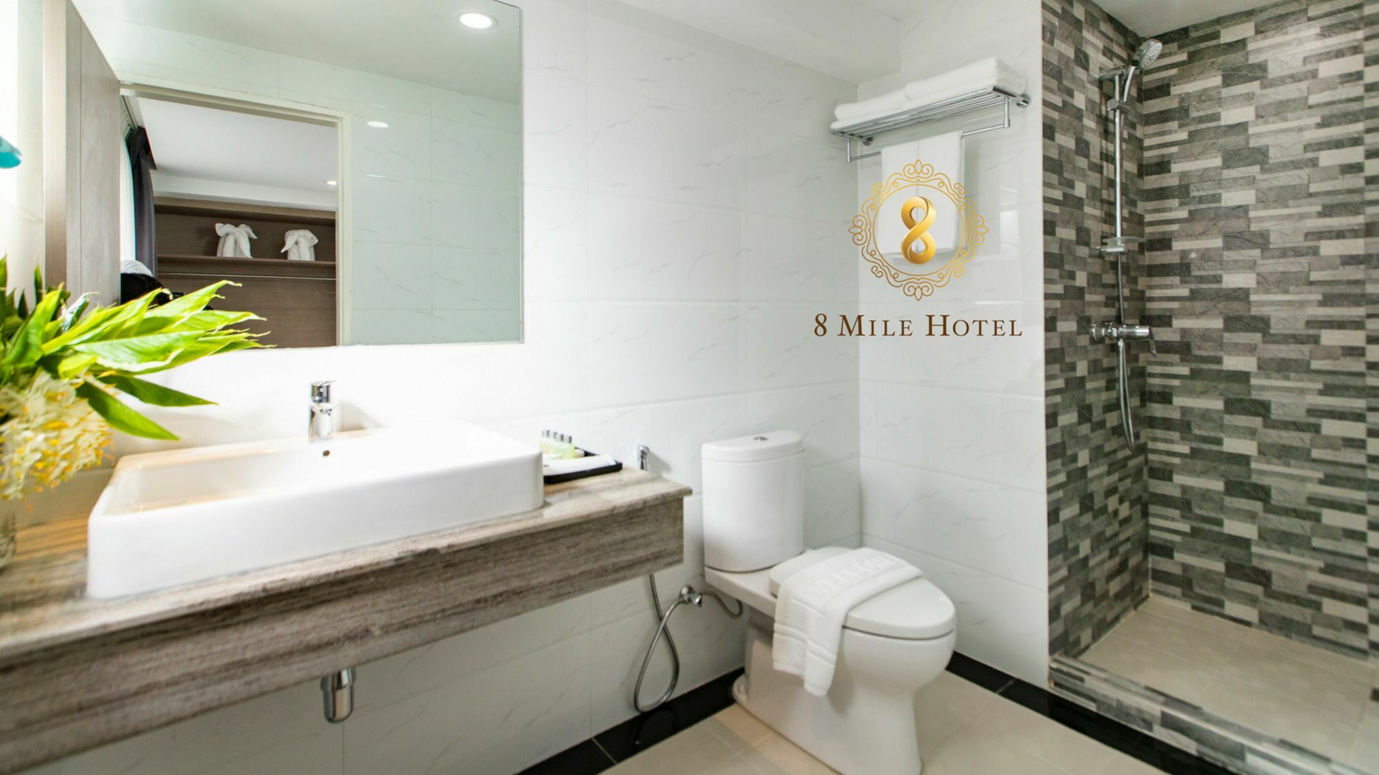 8 Mile Hotel Янгон Екстериор снимка